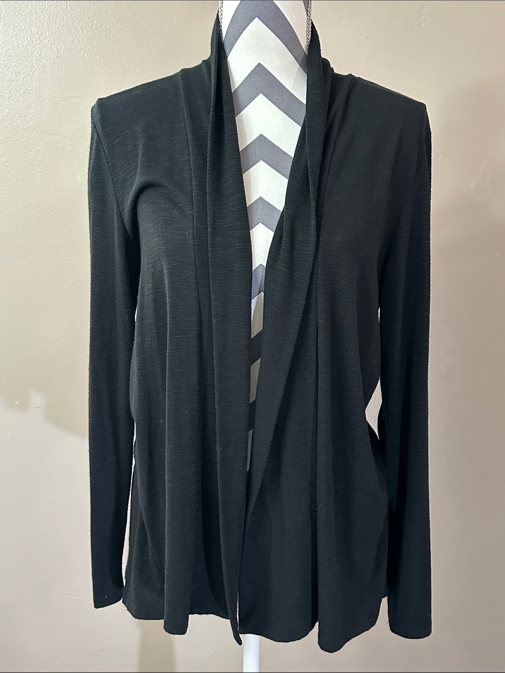 Cable & Gauge Black Open Front Cardigan Size M Draped Long Sleeve Stretch Knit
